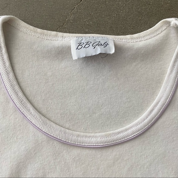 white crop top - Picture 2 of 3